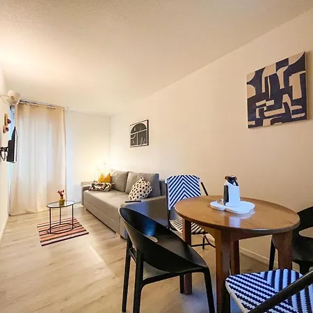 Cobalt Apartment *